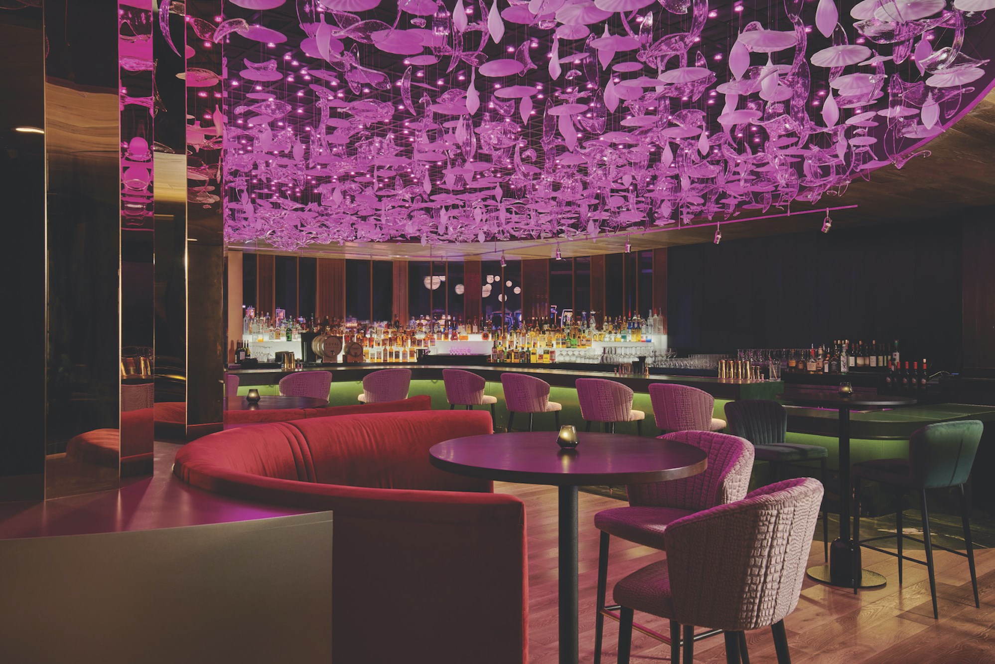 Blackjack salon met groene speeltafel